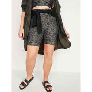 NWOT Old Navy BLACK Extra High-Waisted 8in. Biker Shorts